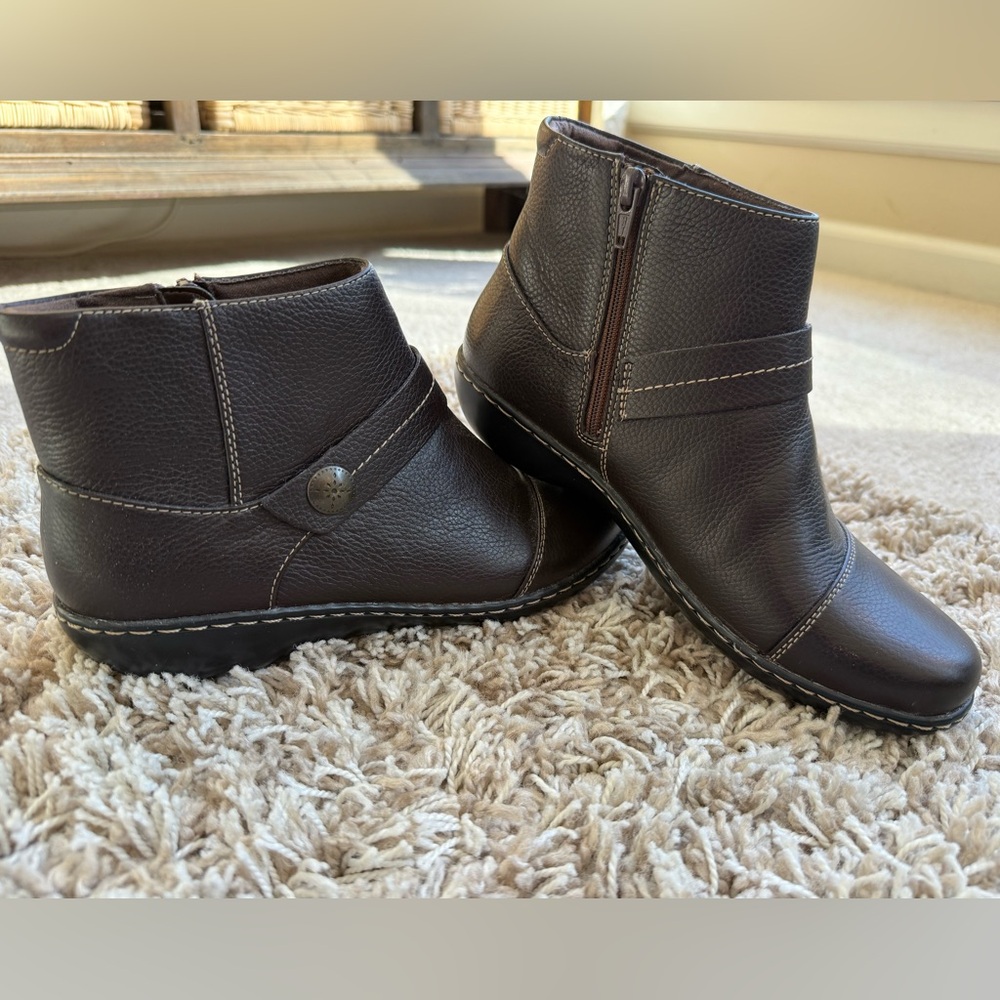 NWOT Clarks Collection Leather Ankle Boots - Ashland Mabel